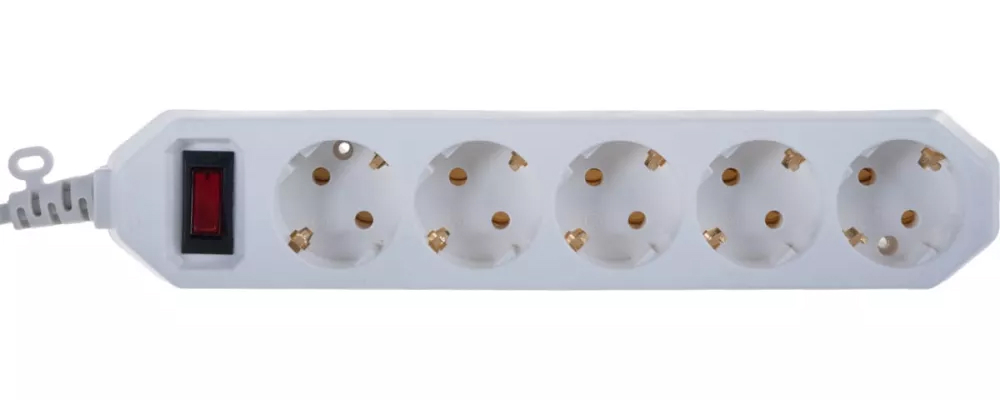 Фильтр сетевой ЭРА Б0019 1.5м 5 гнезд 2200Вт, сила тока 10А, сечение провода 3x0.75 мм2, с заземлением, цвет - белый