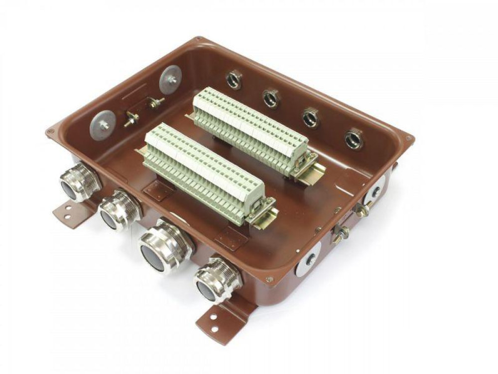 Коробка Гофроматик КЗНС-32 IP65 с зажимами наборными, латунный ввод, корпус - сталь оцинкованная