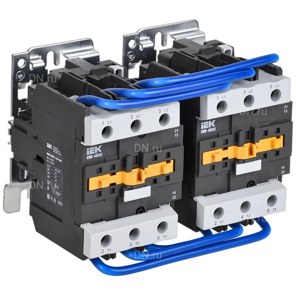 Контактор трехполюсный IEK КМИ-48032 реверсивный 2NO 2NC, номинальный ток - 80А, номинальное напряжение - 230В KKM43-080-230-22-1