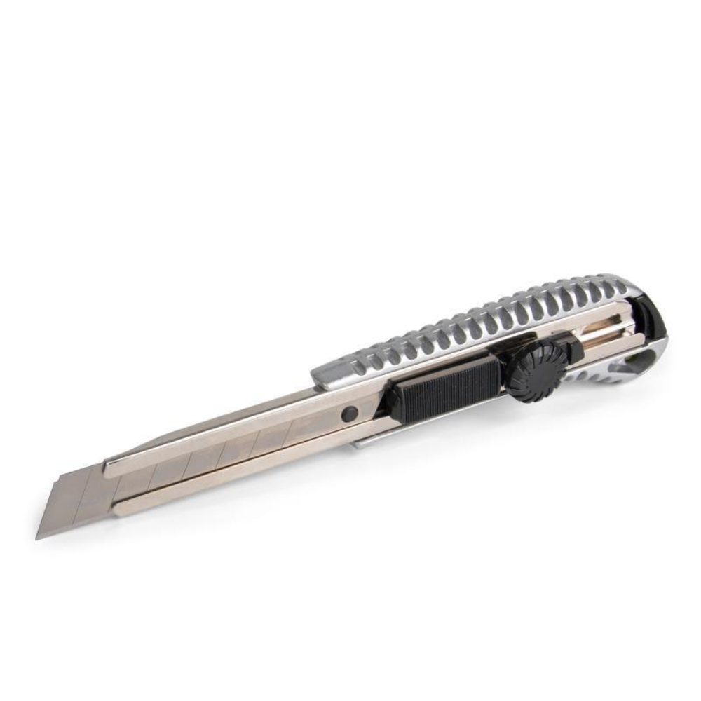Нож строительный монтажный КВТ Профи НСМ-03 с выдвижным секционным лезвием, ширина лезвия - 18 мм, длина лезвия - 100 мм