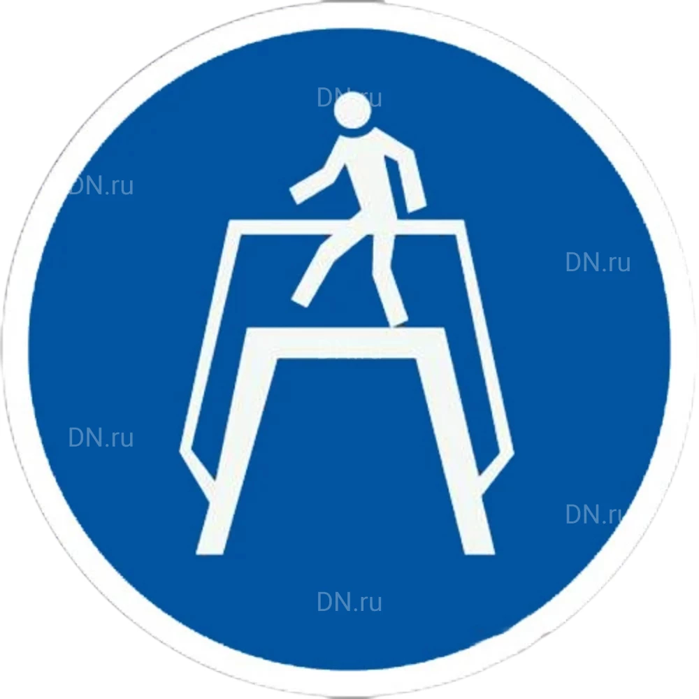 Знак НПО ПУЛЬС M12 «Переходить по надземному переходу» на самоклеящейся не светящейся пленке на пластиковой основе, 200х200мм