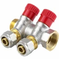 Изображение товара Коллектор Aquasfera 7018-02 3/4″ Ду20 Py16 выходов 3x16 мм обжим с регулирующими клапанами, красные ручки для МП труб, вн/нар резьба, корпус латунь, с межосевым расстоянием выходов 35 мм