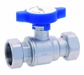 Изображение товара Кран шаровой FAR FS 3056 3/4″x3/4″ Ду20 Ру16, полнопроходной, латунь CW617N хромированная, уплотнение - PTFE, внутренняя резьба / накидная гайка,с 2 накидными гайками, синяя ручка