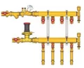 Изображение товара Узел коллекторный отопления Giacomini GE553-B1 3/4″ Ду32 Ру10 GE553Y014 отводов - 4 x 3/4″ для индивидуального учёта тепла, этажный, с общей балансировкой