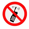 Изображение товара Знак НПО Пульс P18 «Запрещается пользоваться мобильным (сотовым) телефоном или переносной рацией» на самоклеящейся фотолюминесцентной пленке на пластиковой основе, 200х200мм
