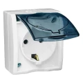 Изображение товара Розетка Simon 15 Aqua 1-местная открытой установки с заземлением с крышкой, номинальный ток - 16 А, степень защиты IP54, цвет - белый