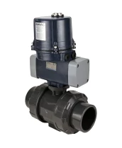 Кран шаровой DN.ru BV4242E-FP-GRM-ISO Дн15 Ру10 полнопроходной, клеевой с разборным муфтовым соединением, корпус - НПВХ, шар - НПВХ, уплотнение - EPDM, с электроприводом DN.ru QTSA-N-003EM-O0-220VAC с пружинным возвратом