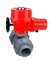 Кран шаровой DN.ru BV4242E-FP-GRM-ISO Дн15 Ру10 полнопроходной, корпус - НПВХ, шар - НПВХ, уплотнение - EPDM, с электроприводом взрывозащищенным DN.ru QT-EX-005M-O2-220VAC-У1 с моментной муфтой и штурвалом