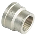 Муфта ALTSTREAM 1/2″х3/8″ Ду15х10 Ру40 переходная, корпус – никелированная латунь, внутренняя резьба