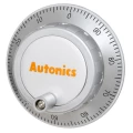 Энкодер инкрементальный Autonics ENH-100-1-V-24 штурвал с рукояткой, выход по напряжению, положение останова - H, разрешение - 100имп/об, напряжение - 12-24В, IP50 Энкодер инкрементальный Autonics ENH-100-1-V-24 штурвал с рукояткой, выход по напряжению, положение останова - H, разрешение - 100имп/об, напряжение - 12-24В, IP50