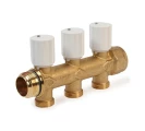 Коллектор Giacomini R553VY044 1″ Ду25 Py10 выходов 4x3/4″ под евроконус с термостатическими клапанами внутренняя резьба, выходы наружная резьба, корпус латунь, с межосевым расстоянием выходов 50 мм
