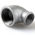 Угольник переходной Китай 3/4x1/2″ Ду20x15 90° корпус - ковкий чугун, оцинкованный, внутренняя/внутренняя резьба