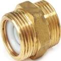 Ниппель равнопроходной Giacomini R180V 3/4″ Ду20 латунь без покрытия со встроенным обратным клапаном, наружная резьба