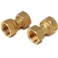 Отвод латунный Giacomini P15F 1″Fx1″F Ду25 с накидной гайкой с внутренней резьбой, с плоским седлом с прокладкой, для шестиходовых клапанов R274N.