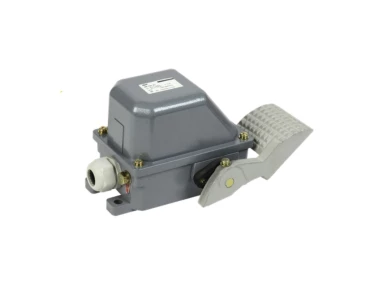 Выключатель концевой IEK НВ-701 У1 элемент управления — рычаг с 1-ой педалью, напряжение питания 10А, степень защиты IP44