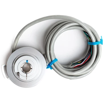 Энкодер инкрементальный LANBAO ENI58KB12-6E57600H-T, материал корпуса - алюминиевый сплав, сквозной вал - 12мм с задним зажимом, разрешение - 57600имп/об, выход - HTL, кабель - 1м, напряжение - 8-30В, IP50