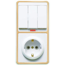 Блок комбинированный Кунцево-Электро Бэлла БКВР-054 выключатель 3-клавишный с подсветкой + розетка с заземлением, цвет - белый с золотой вставкой